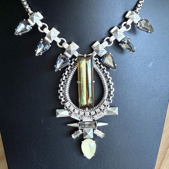 Stella & Dot Art Deco Necklace Amulet Amber Smoky Crystals Silver Tone Adjustabl - Picture 1 of 10